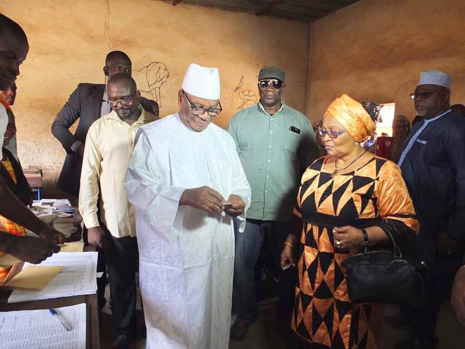 ibk et femme retrait carte electeur