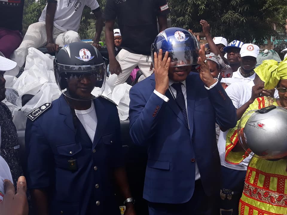 casque-aux-élèves-étudiants-par-karim-kéita