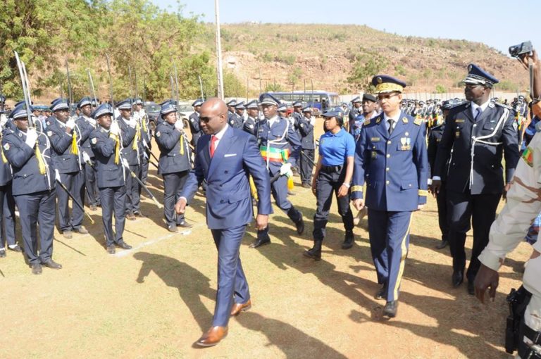 15ème promotion des Commissaires et à la 20ème des Officiers police mali