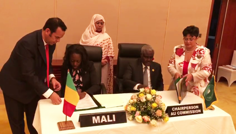 Signature accord de siège du Centre Africain d’Etudes et de Recherches sur les Migrations (CAREM) 