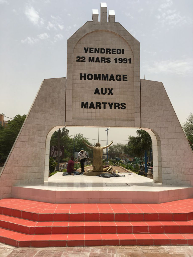 Monument 26_mars_Complet