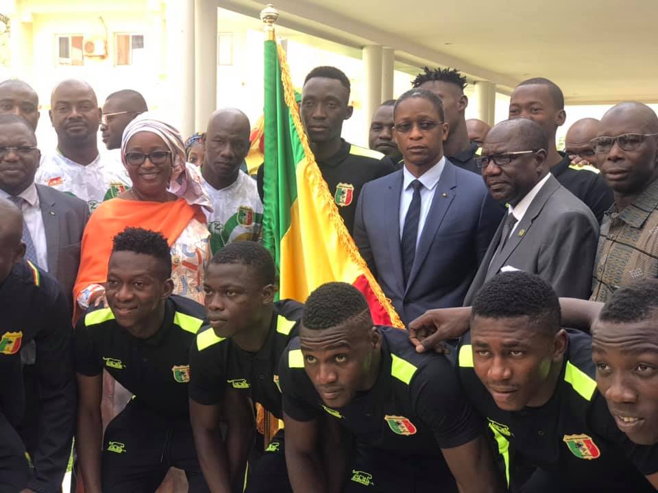 Mondial U20_Aiglons drapeau national Arouna Modibo Touré
