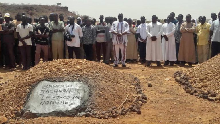 dablo_Burkina Faso_inhumation des victimes de l’attaque contre une église