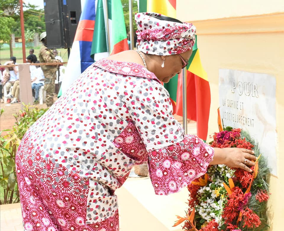 Journée de l’Enfant Africain Première Dame -Kéita Aminata Maïga dépot gerbe fleurs- Mur des Enfants- mémoire
