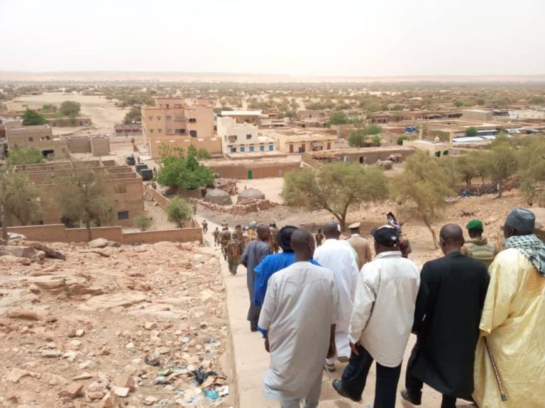 Hombori-ville-visite PM Dr Boubou Cissé