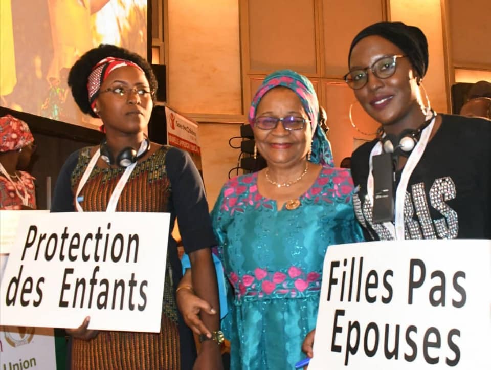 Lutte contre mariage précoce-combat contre mriage enfants