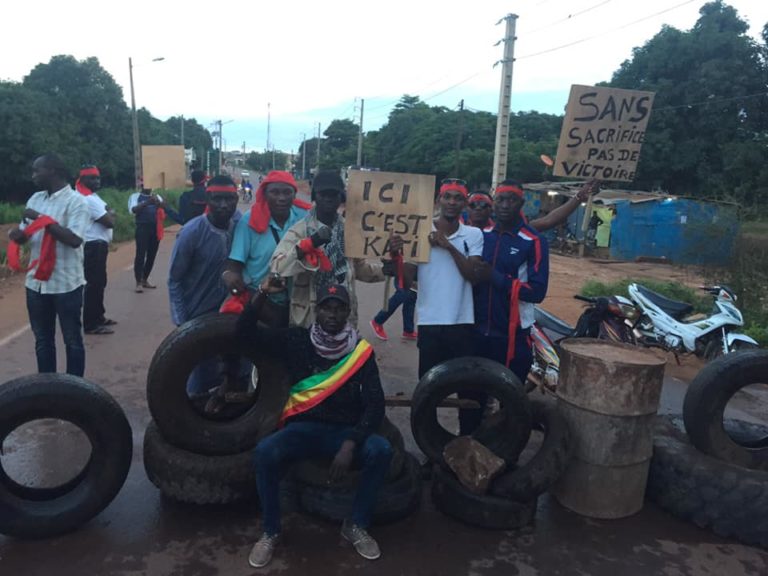 Route barricadée-Kati2-jeunes-réhabilitation