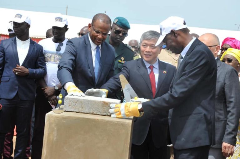 Extension du complexe universitaire de Kabala- Dr Boubou Cissé pose la première pierre