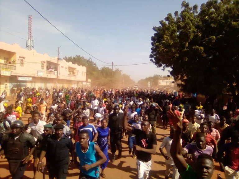 saccage camp minusma- Manifestant-Sevaré-1