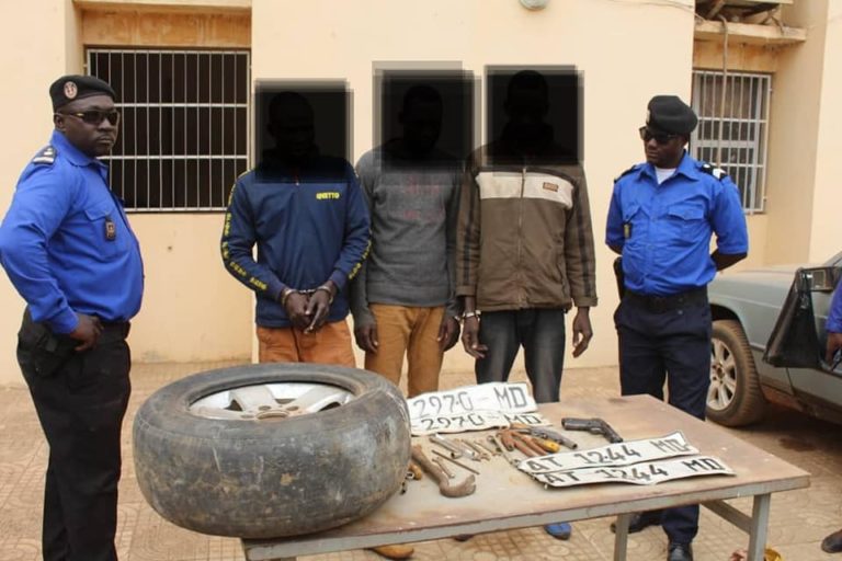 Commissariat Police 14ème Arrondissement_trois voleurs véhicules sous verrou