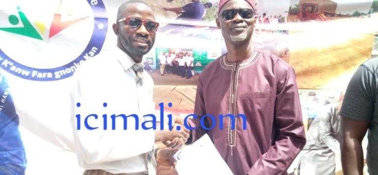 Signature protocle accord Association Jeunesse Alternance- Vision Nouvelle_AJA-VN