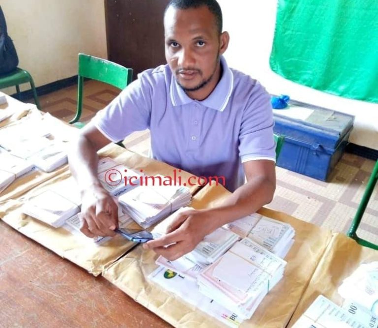 Distribution Cartes électeurs Mali