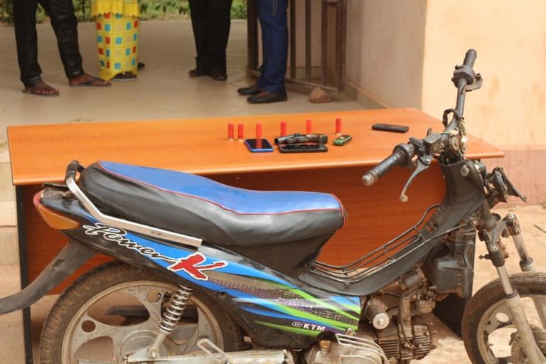 vol -armes pistolet-téléphones-minutions_ sotuba-16è arrondissement