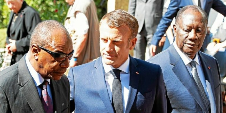 Macron tape dans le tas_ Alpha Condé- Alassane Dramane Ouattara_