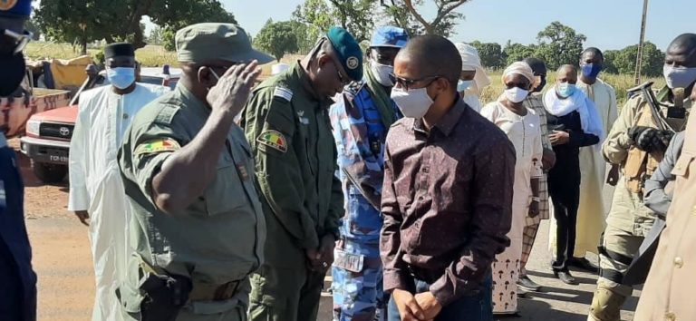 Mohamed Salia Touré-ministre emploi sur terrain-Un style vestimentaire ministériel