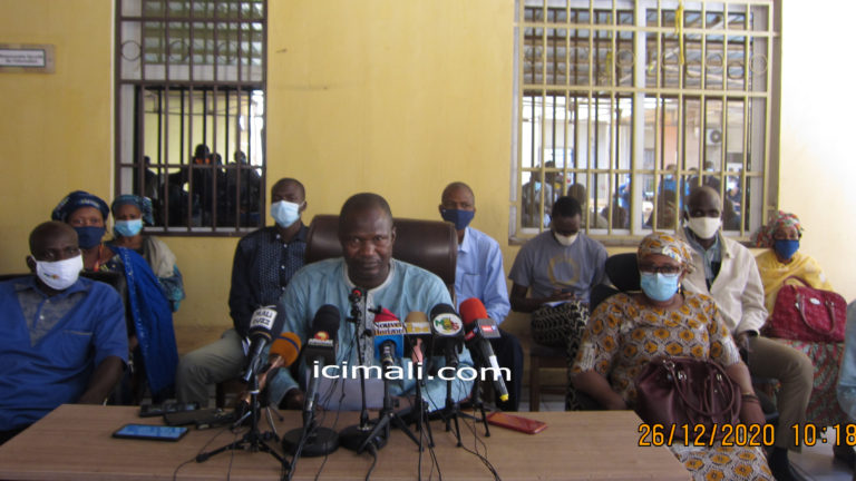 Comités syndicaux PMU-Mali Conéference presse enlèvement Roger Viatl Diop DG PMU Mali