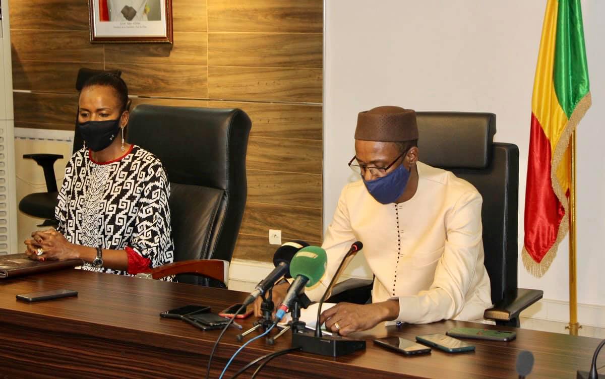 le Ministre de l’Économie et des Finances M. Alousséni Sanou et la Directrice des Opérations de la Banque mondiale au Mali, Mme Soukeina Kane