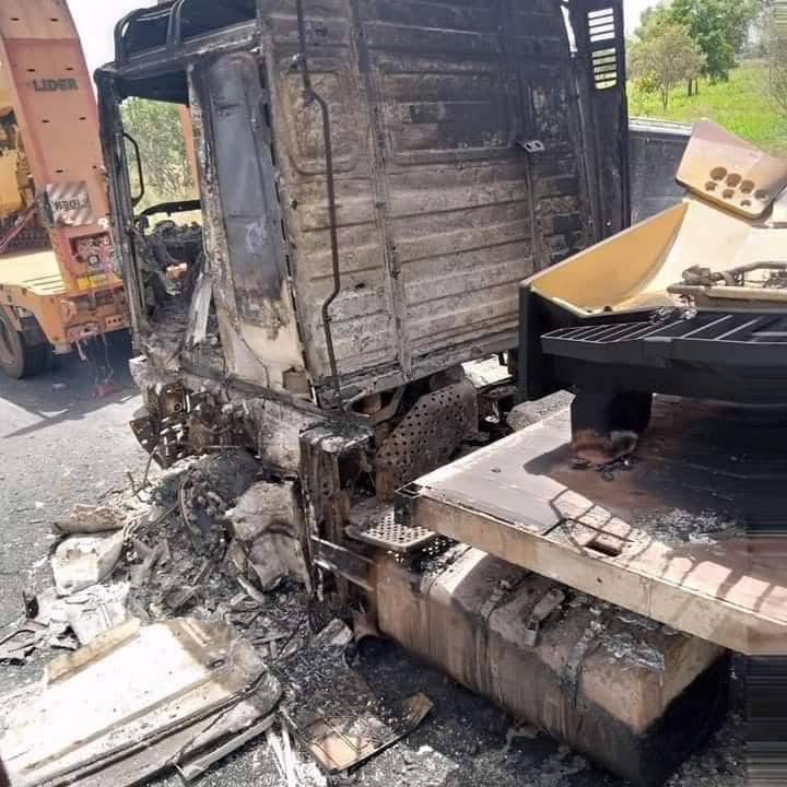 Véhicule-porteur-engin