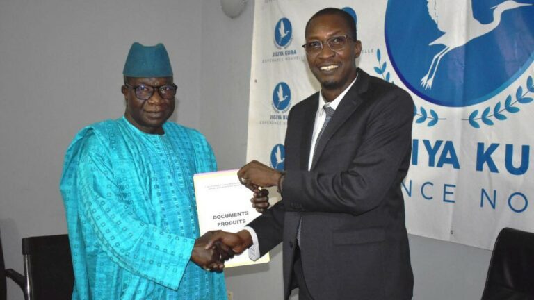 Housseini Amion Guindo et Bocary Treta cadre d'échange des partis et regroupements politiques pour une transition réussie