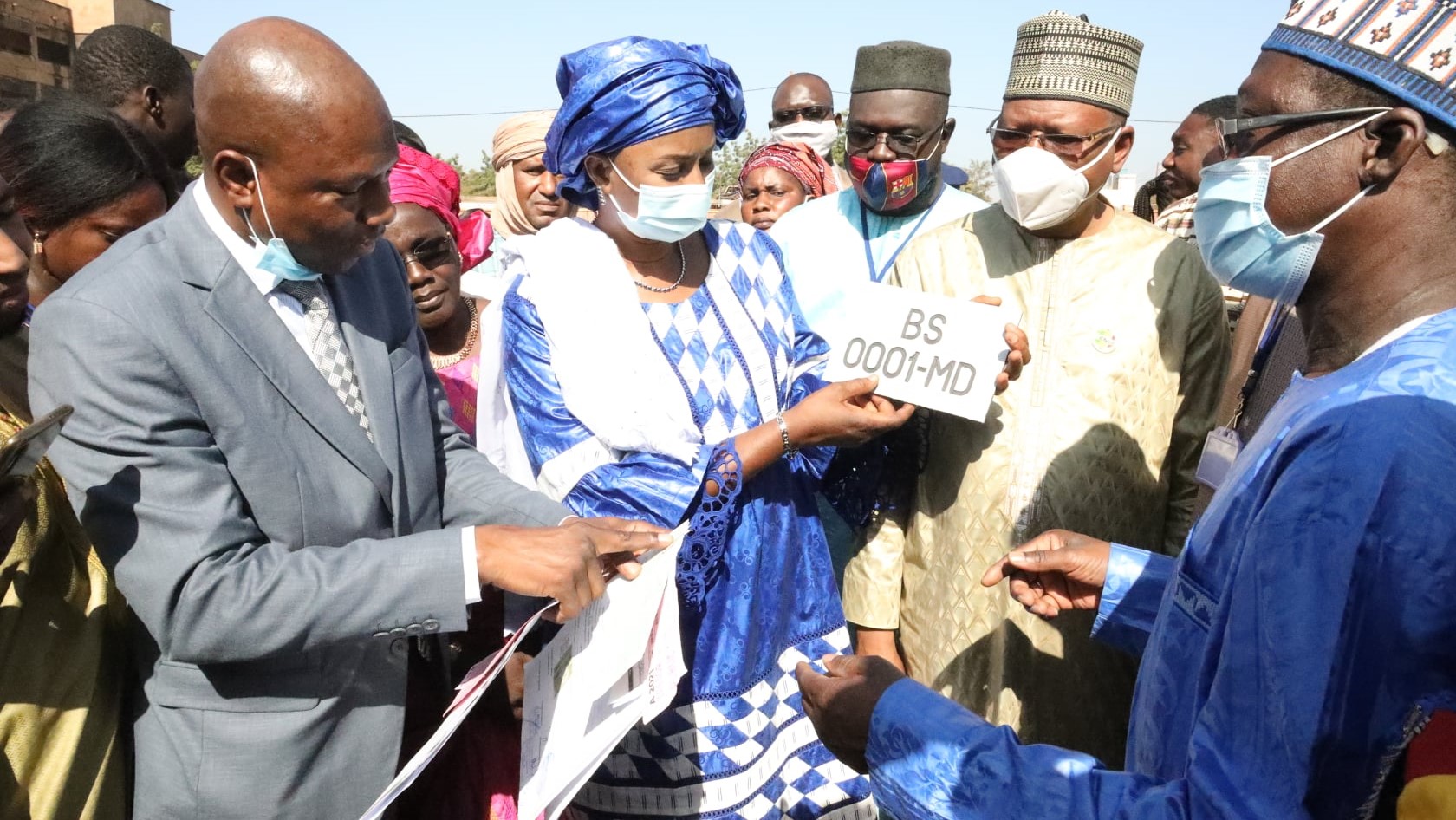 l’opération spéciale d’immatriculation des tricycles, moto-taxis et vélomoteurs et la délivrance de permis de conduire