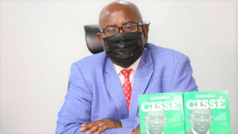 Attaher Sidi Mohamed- écrivain -Soumaila Cissé Itinéraire politique, diplomatique et professionnel d'un homme d'État