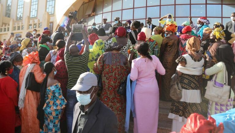 Femmes -maliennes-contre-sanctions-cedeao