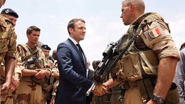 Emmanuel Macron-Soldats français