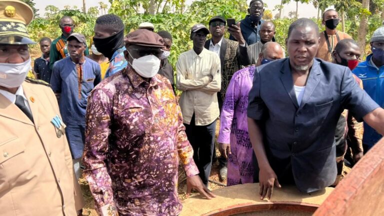 Modibo Keïta-ministre - en zone office riz Ségou (ORS)