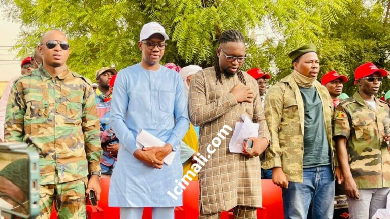 Yerewolo Debout Sur Les Remparts et allies