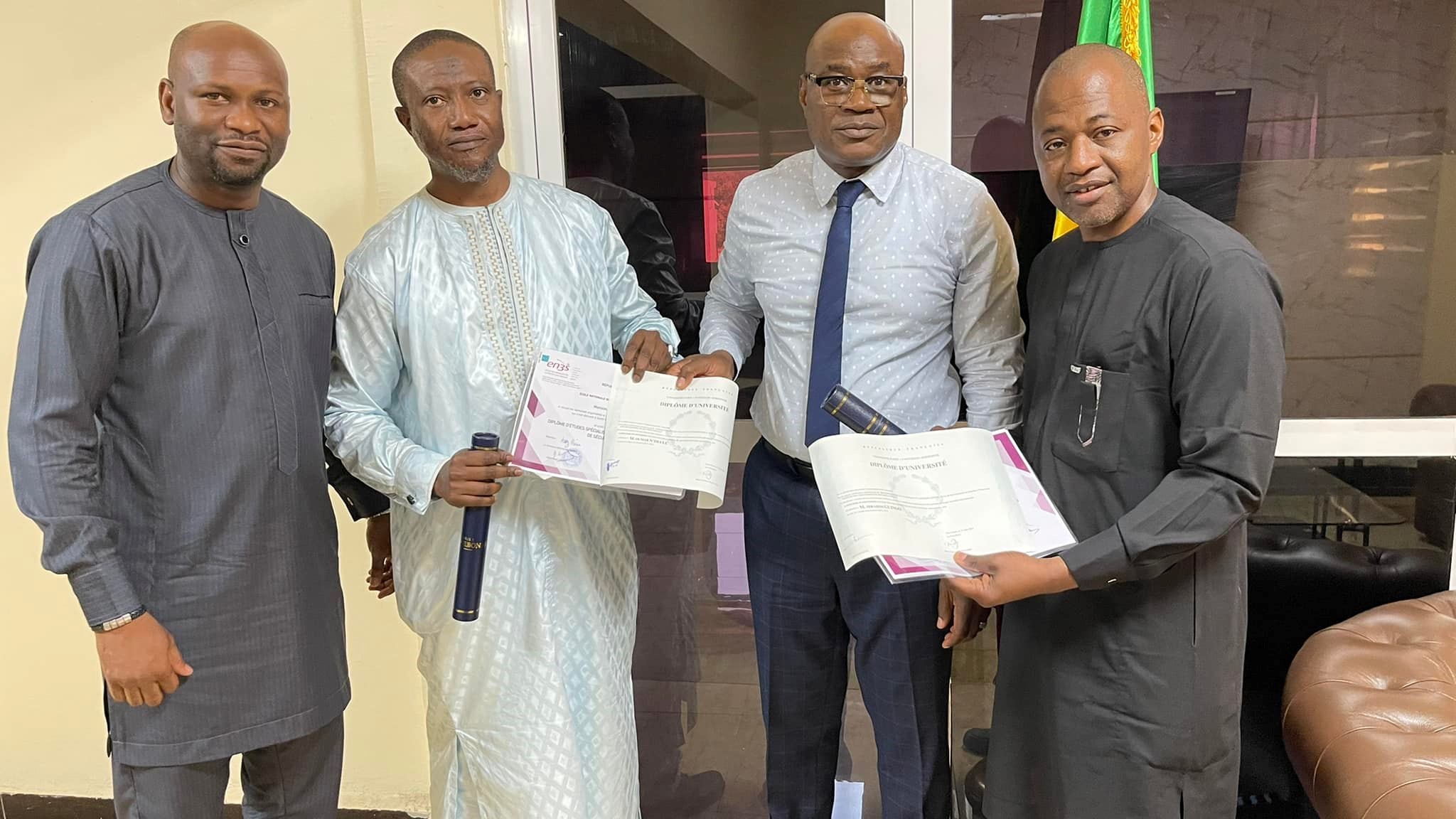 CANAM-diplôme du « GEOSS»-remis par-Directeur Général Général de Brigade Boubacar Dembélé