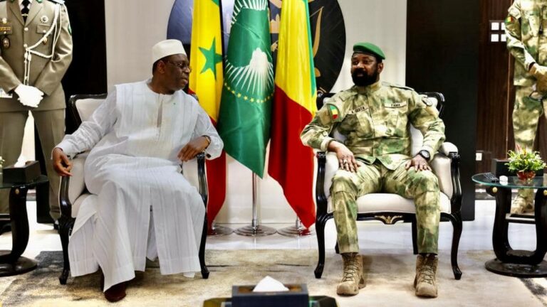 Le Président Assimi accueille le président Macky Sall