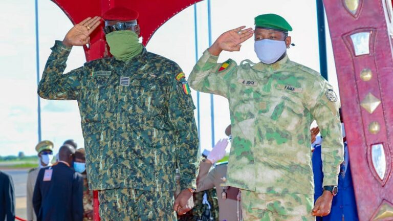 62e anniversaire de l’indépendance du Mali : le Président de la Transition a accueilli Mamady DOUMBOUYA