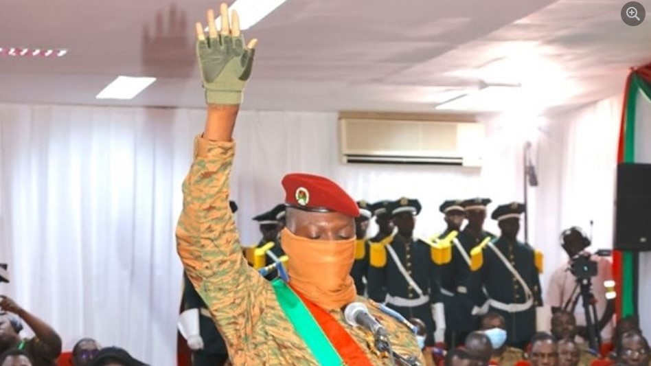 Prestation de serment du Président de la Transition : le Capitaine Ibrahim TRAORE prêt à « se battre jusqu’au dernier souffle » pour la Nation