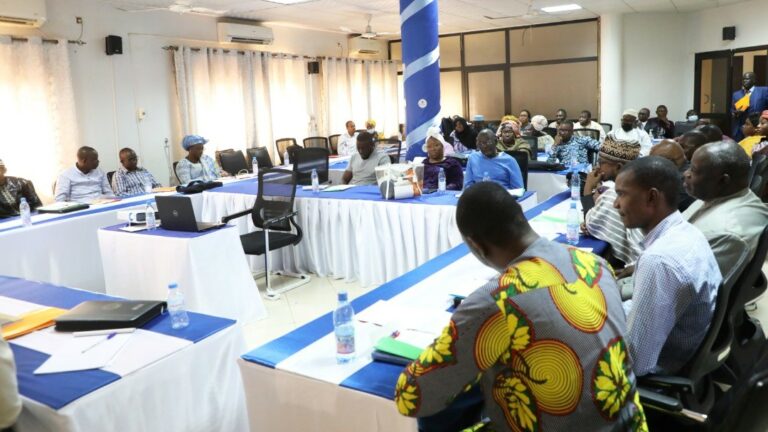 La Direction Générale, a inscrit dans le programme d’activités 2022 de l’institut une série de formations orientées vers le renforcement de capacités Procédures Financières et la maitrise des relations de travail qui est une priorité à l’INPS