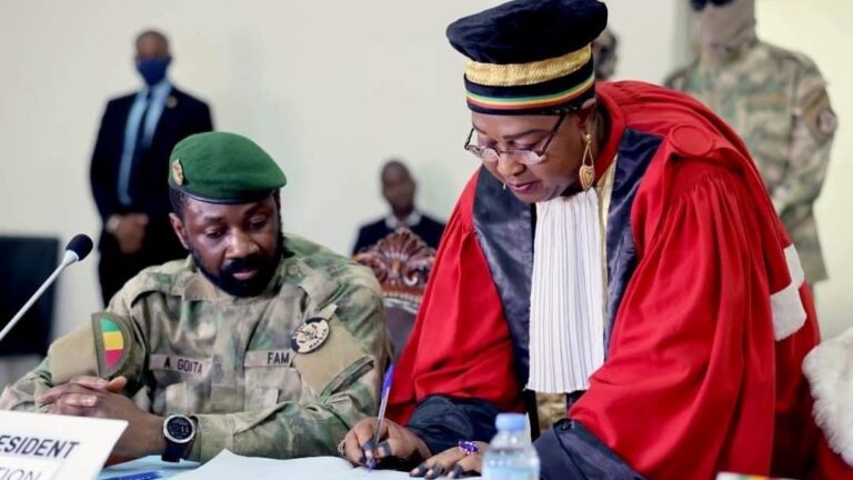 Dans une correspondance adressée au Ministre du Travail de la Fonction Publique et du Dialogue Social, le Syndicat Autonome de la Magistrature (SAM) et le Syndicat Libre de la Magistrature (SYLIMA) annoncent un mouvement commun d’arrêt de travail dans toutes les juridictions de la République du Mali, à compter du 29 Novembre 2022 à 07H30 min pour une durée de 5 jours ouvrables reconductibles en cas de besoin.