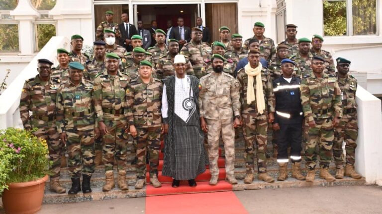 Cette session du Comité de Défense de la Défense Nationale a été l’occasion pour les Chefs d’État-Major et Directeurs de services des Armées de faire l’état des lieux et d’annoncer des perspectives.