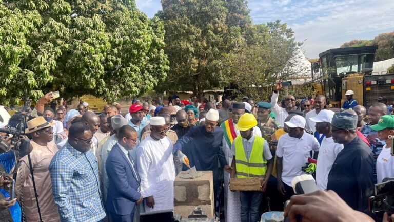 Il s’agit d’un programme de 100 logements qui coutera la somme de 2, 525 milliards de F CFA avec un financement sous fonds propres du PMU-Mali (30 % en subvention et 70 % à la charge des bénéficiaires).