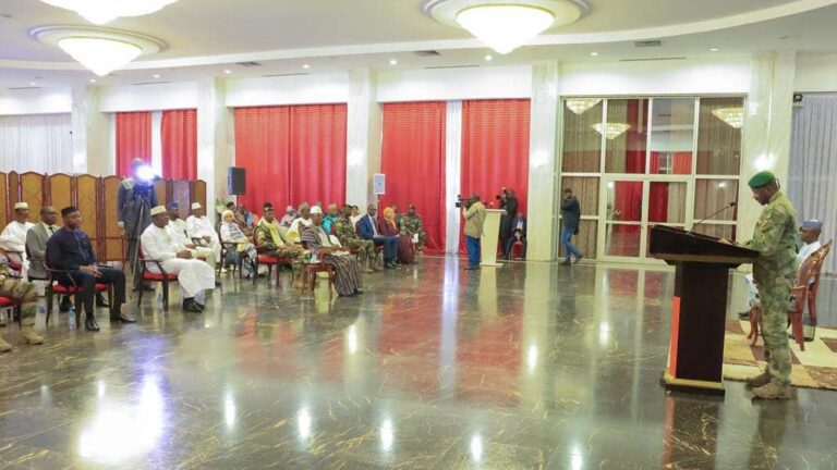 Au cours de cet exercice annuel, le Premier ministre a fait l’état de la Nation, en faisant le bilan des grandes réalisations faites par le Gouvernement. Secteur par secteur, il a fait ressortir les progrès réalisés au cours de l’année écoulée. Aucun département ministériel n’a échappé à cette analyse du Chef du Gouvernement.