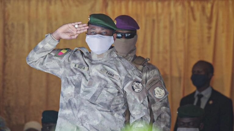 Dans une interview accordée à la presse, à la fin de cette cérémonie de commémoration du 62e anniversaire de la création de l’Armée nationale, le Président GOÏTA a rendu un hommage mérité au Président Modibo KEITA, sous le leadership duquel l’Armée malienne a vu le jour. Il a rappelé dans son intervention qu’« aujourd’hui, le souci principal du peuple malien est la restauration de la sécurité sur l’ensemble du territoire national ».