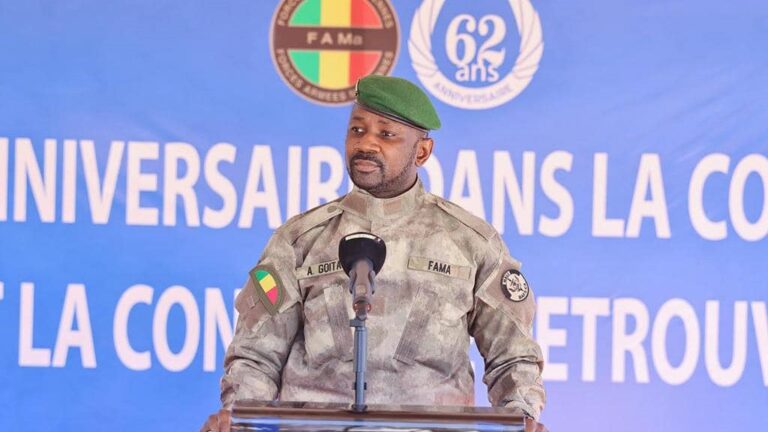 Sa commémoration me donne cette année encore, l’occasion de saluer la mémoire combattante du Président Modibo Keïta et tous ses compagnons de lutte, qui, en véritables visionnaires, avaient compris dès les premières heures de notre accession à l’indépendance, la nécessité et l’urgence de créer une armée nationale pour soutenir le processus d’émancipation du pays, assurer la défense du territoire, ainsi que la protection des populations et des intérêts vitaux de la République naissante du Mali.