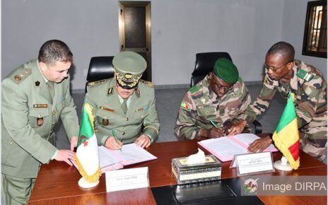 En Octobre 2005, le Comité Mixte algéro-malien chargé du Suivi de la Coopération Militaire et Technique a été créé. Ce Comité se réunit tous les ans et tient ses travaux alternativement au Mali et en Algérie. La première session du comité a eu lieu en 2006 et sa 15ème et dernière Session s’est tenue à Alger du 15 au 17 février 2022.