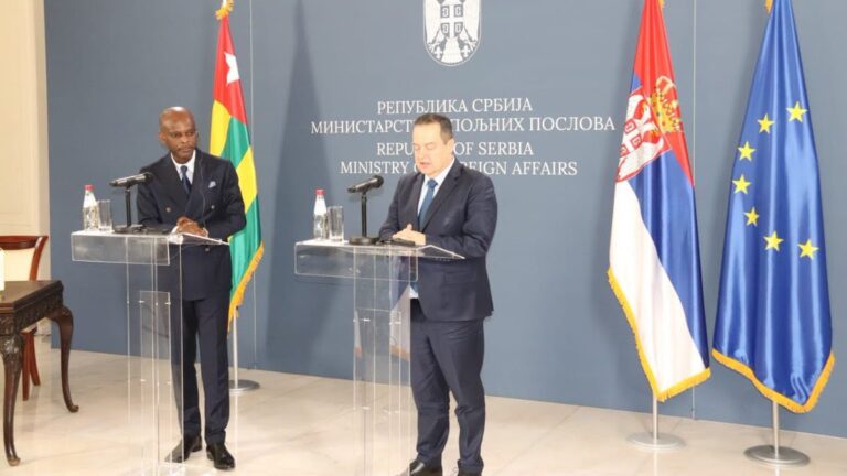 Au cours de la séance de travail emprunte d’ouverture et de cordialité, les deux ministres des affaires étrangères ont échangé sur des questions d’intérêt commun liées à la coopération bilatérale entre leurs pays dans divers domaines, à la situation politique et sécuritaire en Afrique de l’Ouest, à la paix et à la sécurité au plan mondial ainsi qu’à leur coopération dans le cadre des organisations internationales, notamment, les Nations Unies.