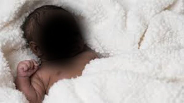 C'est dans un drap d'accouchement et des pagnes émaillés de sang avec le cordon ombilical et le placenta tous mis ensemble que le nouveau-né de sexe féminin a été aperçu à la devanture de la famille Dolo à Sotuba.