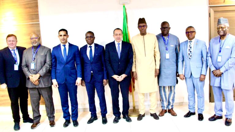 Conduite par le Président de l’Office Central de Lutte contre l’Enrichissement Illicite (OCLEI) M. Moumouni GUINDO, cette délégation est présente à Bamako dans la cadre de la conférence de haut niveau sur la corruption en Afrique qui se tient du 20 au 22 février 2023 et placée sous le thème de la « lutte contre la corruption: nouvelle dynamique, recouvrement d’avoirs illicites et coopération internationale ».