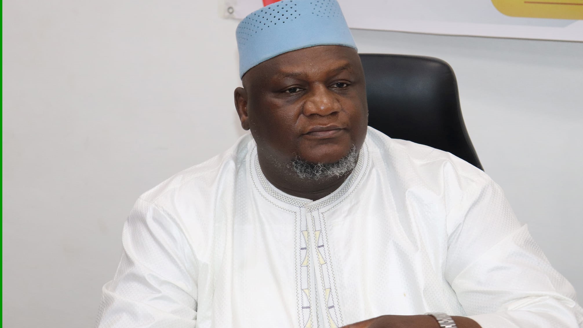 « La Direction Nationale du Commerce et de la Concurrence engagée dans la lutte contre certaines pratiques dans nos marchés a déployé à travers le pays des équipes d’enquêtes qui viennent de signaler des faits contraires à la réglementation parmi lesquels, la détention de stocks de marchandises sans justificatifs », a égrené le présentateur du journal télévisé de 20 heures.