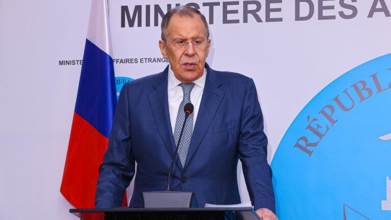 À cette occasion, le ministre Diop fier de la capacité interne de lutte contre le terrorisme dont dispose le Mali aujourd’hui affirme : « Nous avons des hommes et des femmes patriotes engagés sur les terrains qui sont à l’offensive, qui sont arrivés à porter des coups extrêmement durs au GAT ».