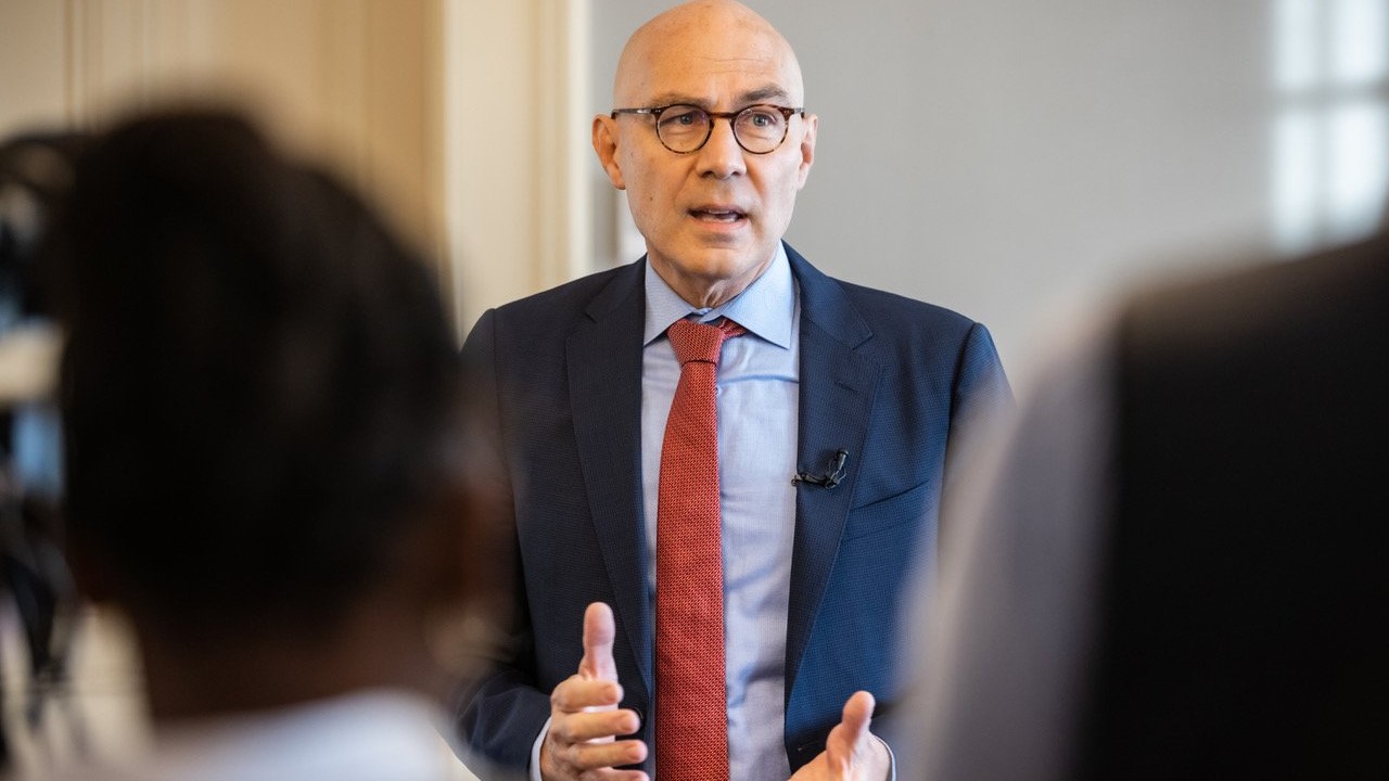 Le dimanche 05 Février dernier, le Ministère des Affaires étrangères et de la Coopération internationale a déclaré « persona non grata » Guillaume Ngefa-Atondoko Andali, Directeur de la Division des droits de l'homme de la MINUSMA. Selon la notification faite à la Mission multidimensionnelle intégrée des Nations Unies pour la Stabilisation du Mali (MINUSMA) de la décision du Gouvernement, l'intéressé devrait quitter le territoire national dans un délai de 48 heures.