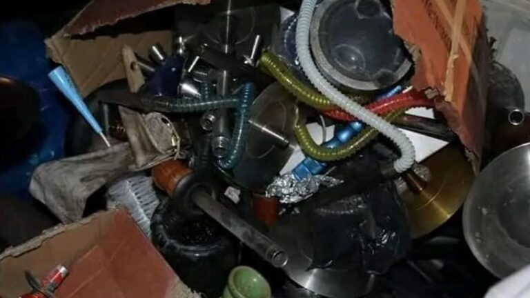 La lutte contre la consommation de Chicha au Mali semble être une préoccupation majeure des autorités du pays. Apres l’expiration du délai fixé par une décision gouvernementale, de 6 mois de grâce qui avait été donnés aux importateurs, aux Chicha-clubs et consommateur afin d’épuiser leurs stocks, les contrevenants ont commencé déjà à payer le prix.