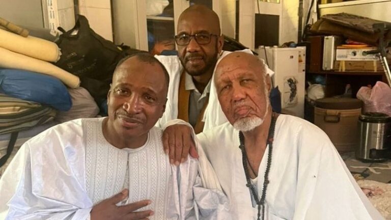 Aliou Boubacar Diallo, 3ème lors de la dernière présidentielle a rencontré le chérif Bouyé Haïdara après sa longue durée hors du pays. L’impact de ses activités ainsi que son apport à l’économie nationale à travers des réseaux internationaux qui lui auront permis de manœuvrer au profit du Mali lors des sanctions régionales et continentales.