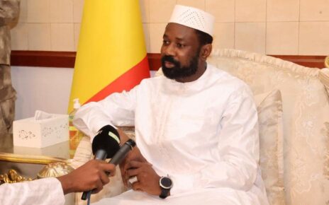 Pour le Président de la Transition, colonel Assimi Goïta, le document final du Projet de Constitution de la République du Mali est un « espoir de la nation toute entière quant à l’instauration d’une véritable démocratie ».